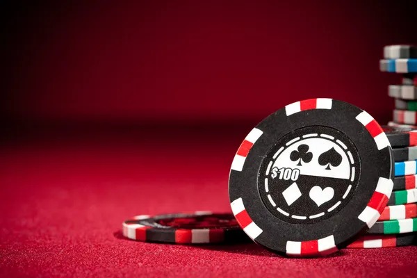 Antarmuka taruhan roulette dengan roda putih dan area nomor